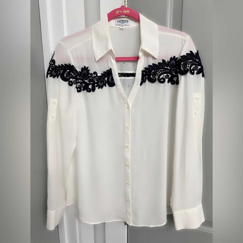 Express Portofino Ivory Button-Down Blouse with Black Lace Detail Size Medium - Picture 3 of 4